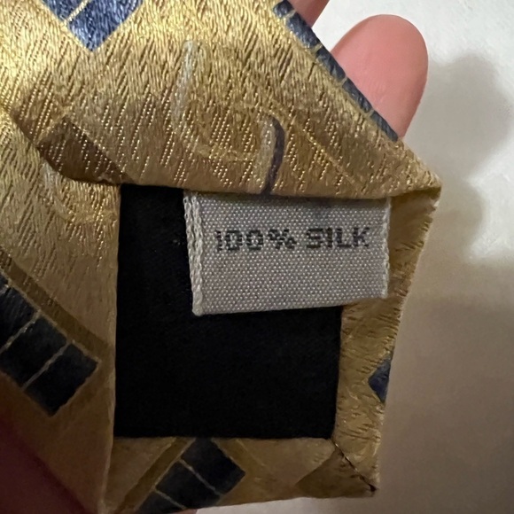 Pierre Cardin 100 percent silk gold with geometric design scarf office wear​​​​​ - Picture 6 of 7